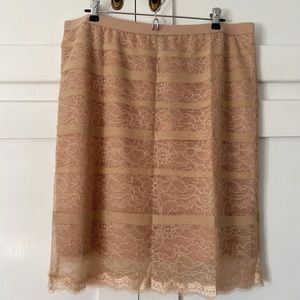 NWT ❤️ BCBG bare pink lace skirt